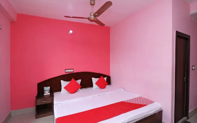 OYO 35875 Hotel S2