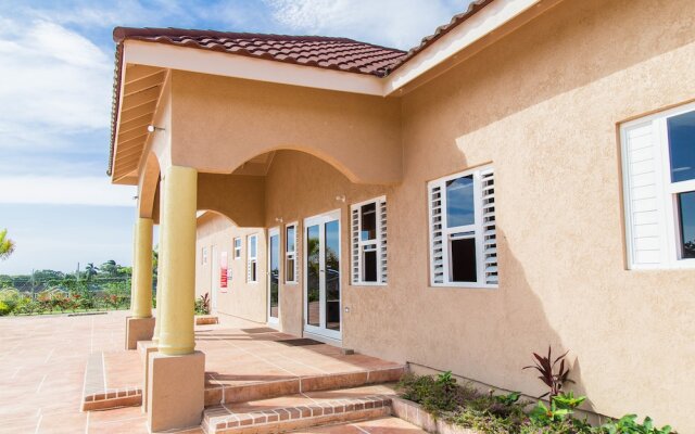Отель Ocho Rios Getaway Villa at Draxhall Ямайка, Очо-Риос - отзывы, цены и фото номеров - забронировать отель Ocho Rios Getaway Villa at Draxhall онлайн вид на фасад