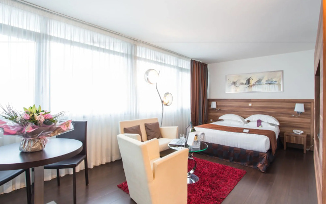Gatsby Hotel & Restaurant by Happyculture