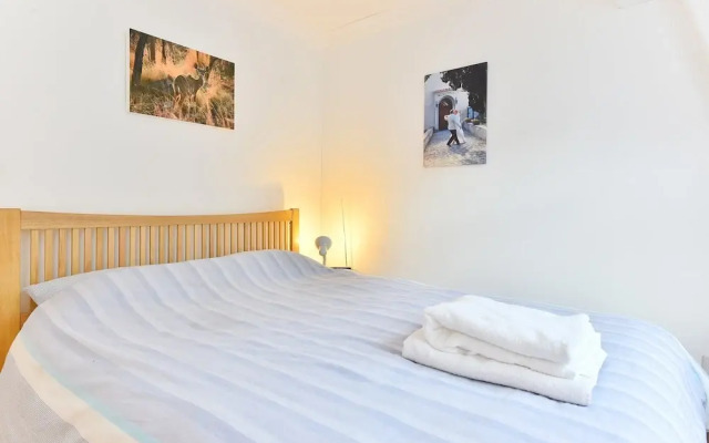 Charming Flat Near Earl's Court Station / 4 Guests
