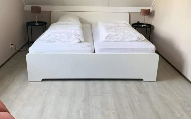 Spacious Stay Near the Sea