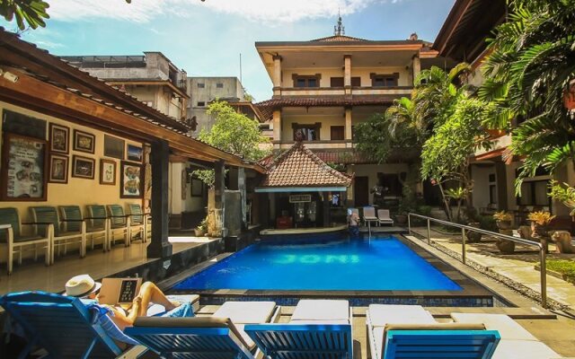 Отель Legian Village Hotel Индонезия, Кута - отзывы, цены и фото номеров - забронировать отель Legian Village Hotel онлайн вид на фасад