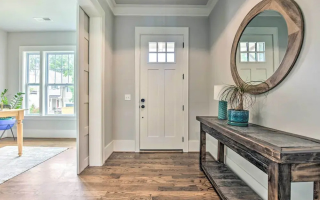 Modern Charlotte Home ~ 4 Mi to Downtown!