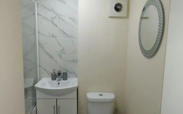 London's Calling U! A Lovely 2 Bedhome Sleeps 1-5!