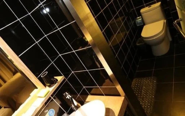 Yo Yo Pinke Hotel