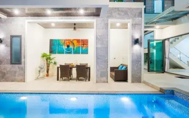 Hollywood Pool Villa Pattaya walking street 2km
