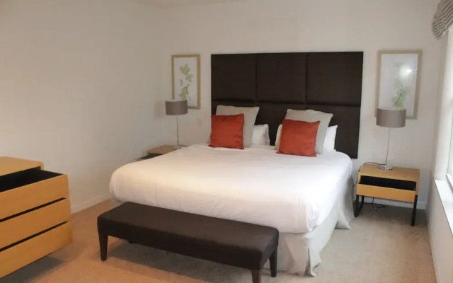 Regal Oaks 4 Bed Townhome