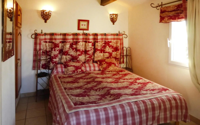 Holiday Cottage With Private Terrace, Bellegarde