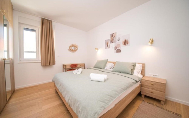 Apartments Vrsi