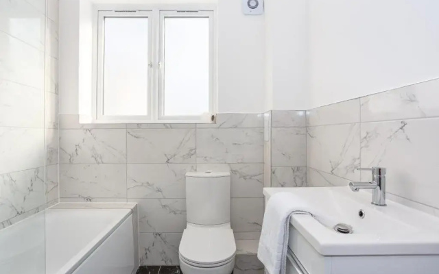 Preston Mews - Hot Tub, Parking, Sleeps 8!