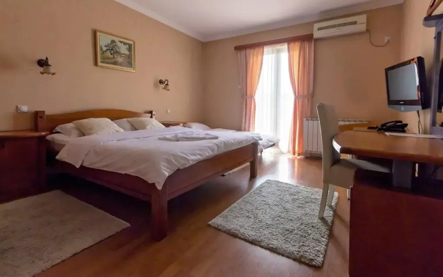 Hotel Holiday