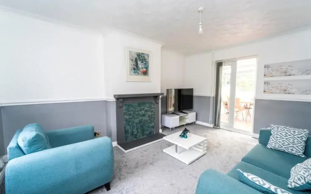 Sunny Lodge in Anstey - Spacious 3 Bedroom Home