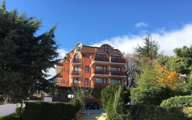 Hotel Royal Золотые пески вид на фасад