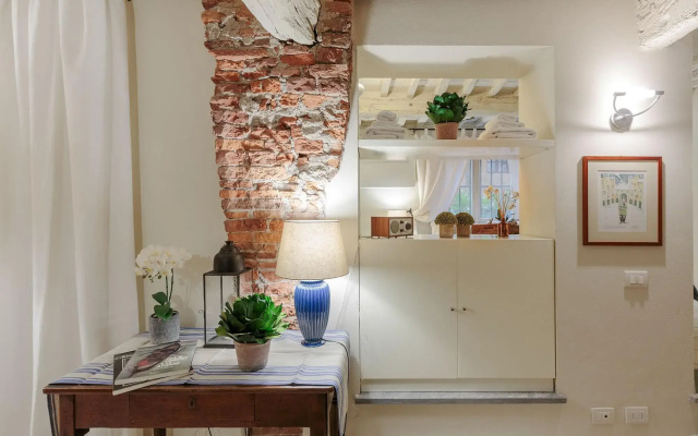 The 1400 s Apartment