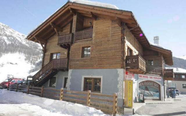 Отель Chalet C'Est La Vie вид на фасад