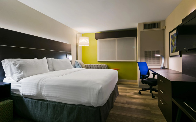 Holiday Inn Express & Suites Everett by IHG