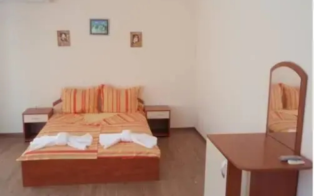 Purple House Suites