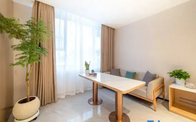 Yining Binjiang Peninsula Hotel (Liuxing Street Scenic Area Branch)