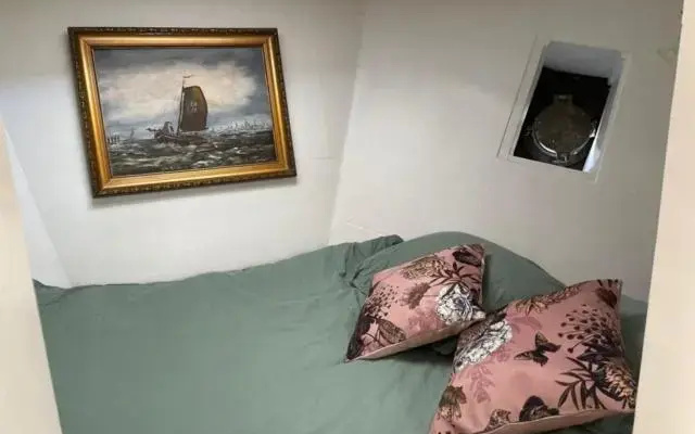 Romantic Houseboat