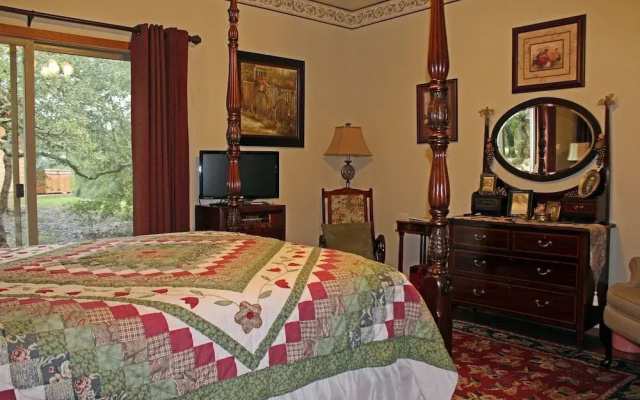 Prow'd House Bed & Breakfast