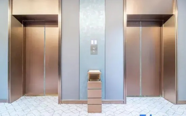 PolttoN Century Hotel (Urumqi Hongshan Park Times Square CCMALL Branch)
