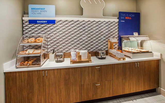 Holiday Inn Express & Suites Lake Forest by IHG