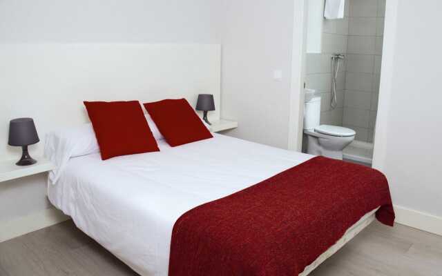 Отель 8Rooms Madrid Мадрид комната для гостей