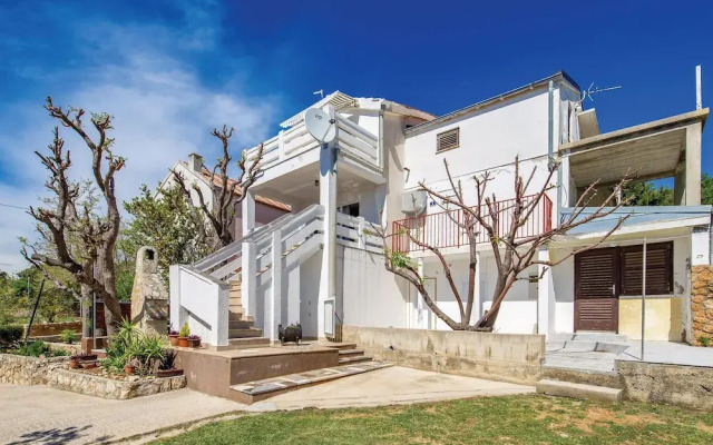 Amazing Home in Stara Novalja With Wifi and 2 Bedrooms