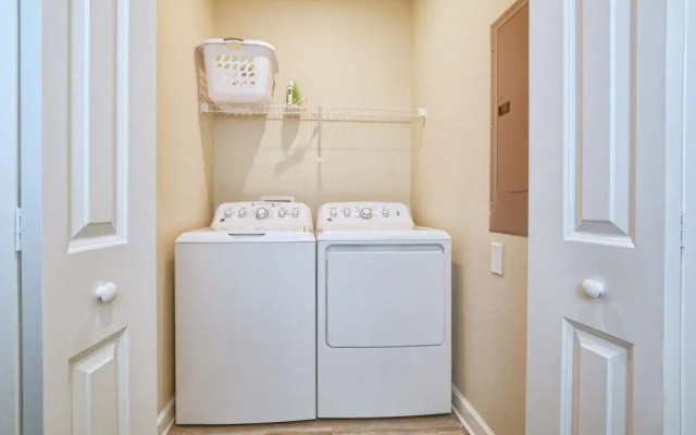 Storey Lake-5 Bedroom Townhome w/Spashpool-1622ST