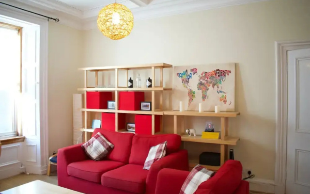 Bright 3 Bedroom Central Apartment