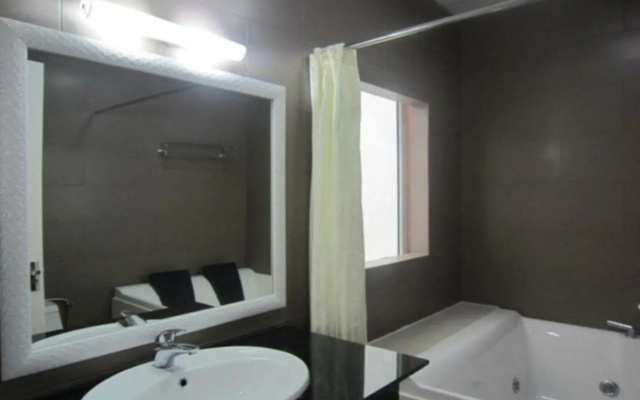 Queen Central Apartment Hotel