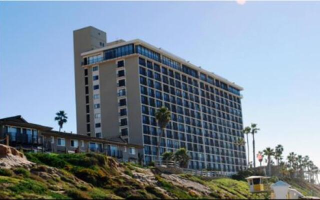 Отель Capri Beach Accommodations вид на фасад