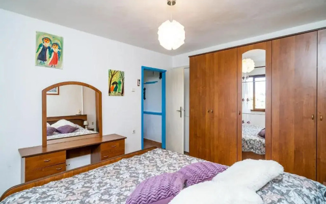 Apartments & Rooms Mara & Petrunjela
