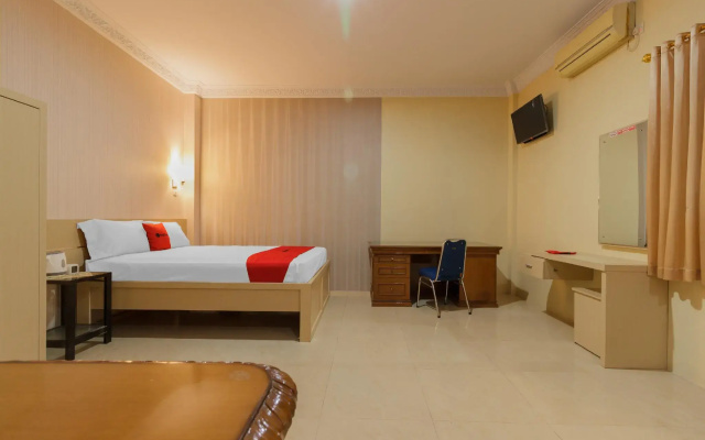 RedDoorz Plus near Pantai Malalayang Manado