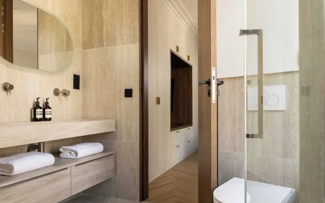 Apartment for 8 People in Grenelle