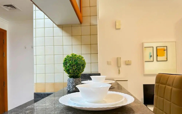 Studio w Balcony &RoofTop Pool in Marina