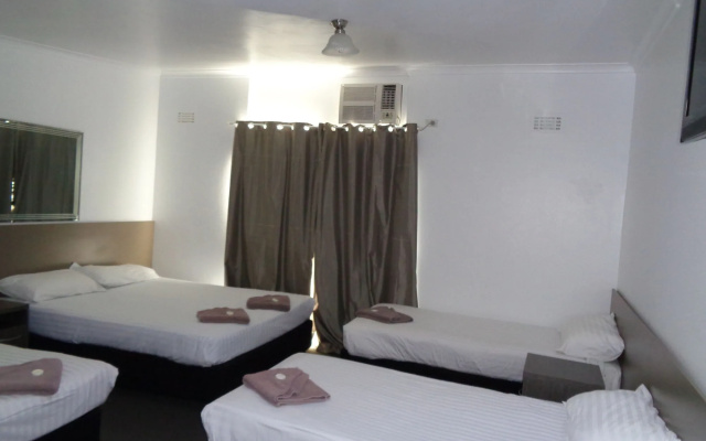 Parkway Motel