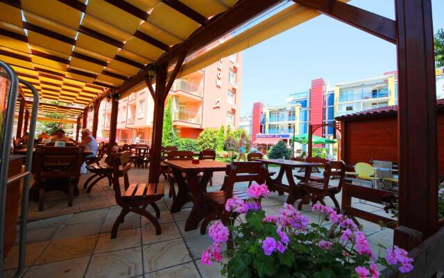 Апартаменты Menada Rainbow Apartments Солнечный берег вид на фасад