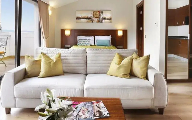 The White Orient Hotel