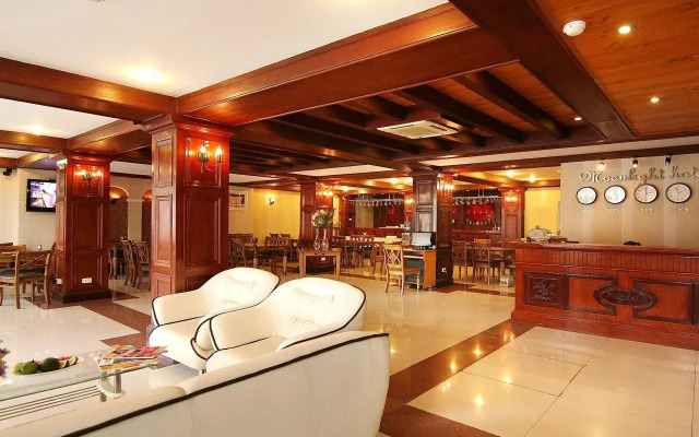 Moonlight Hotel Saigon South