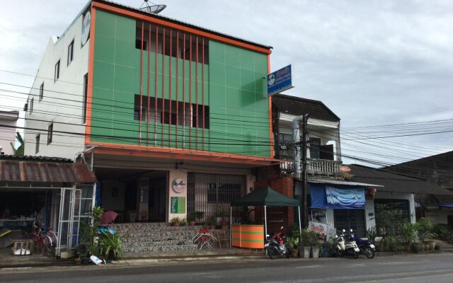 Отель Pro Chill Krabi Guesthouse Таиланд, Краби - отзывы, цены и фото номеров - забронировать отель Pro Chill Krabi Guesthouse онлайн вид на фасад