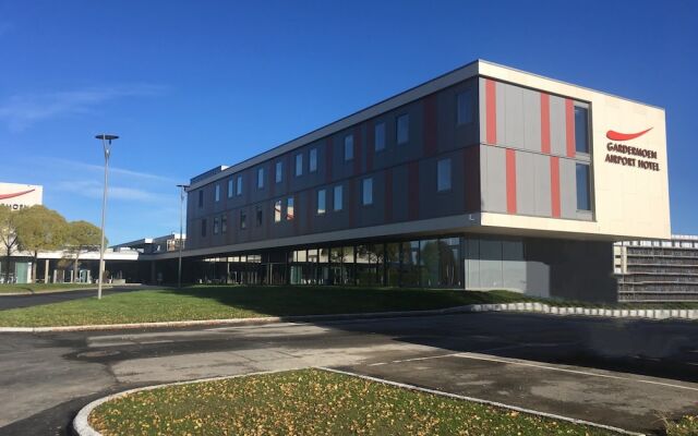 Gardermoen Airport Hotel вид на фасад
