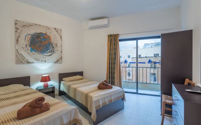 Отель Fleur 3 bedroom apartment Sliema Мальта, Слима - отзывы, цены и фото номеров - забронировать отель Fleur 3 bedroom apartment Sliema онлайн комната для гостей