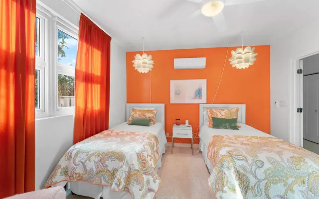 Bahama Mama 5 Bedroom Home