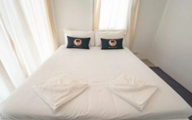 RQ Bangkok Sukhumvit 50 by Collection O