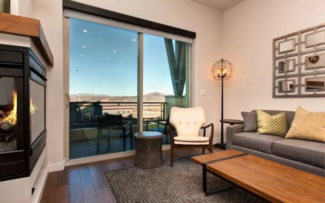 Mountain-View Newpark Terrace Condo by RedAwning