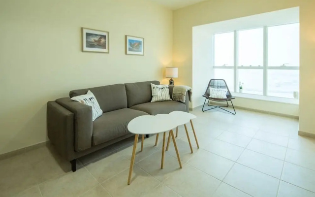 Light & Contemporary 1BR in Marina - Sea Views!