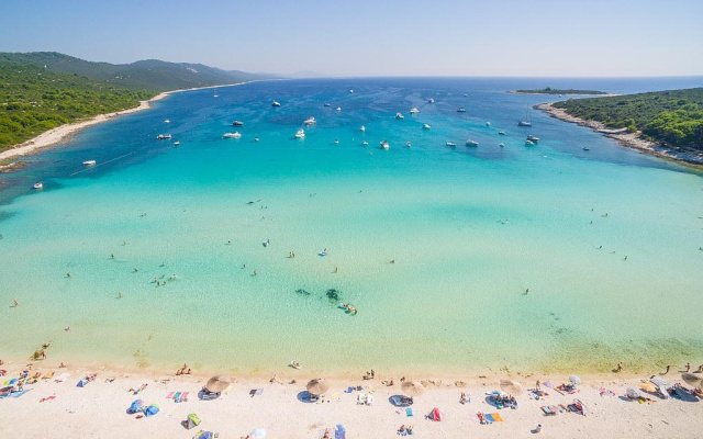 Apartment Zvone - at the water front: B2 Veli Rat, Island Dugi otok