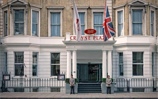 Отель Crowne Plaza London Kensington вид на фасад