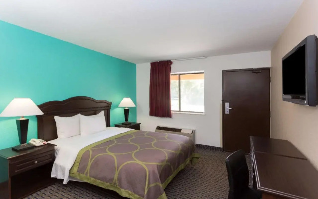 Super 8 By Wyndham Naples